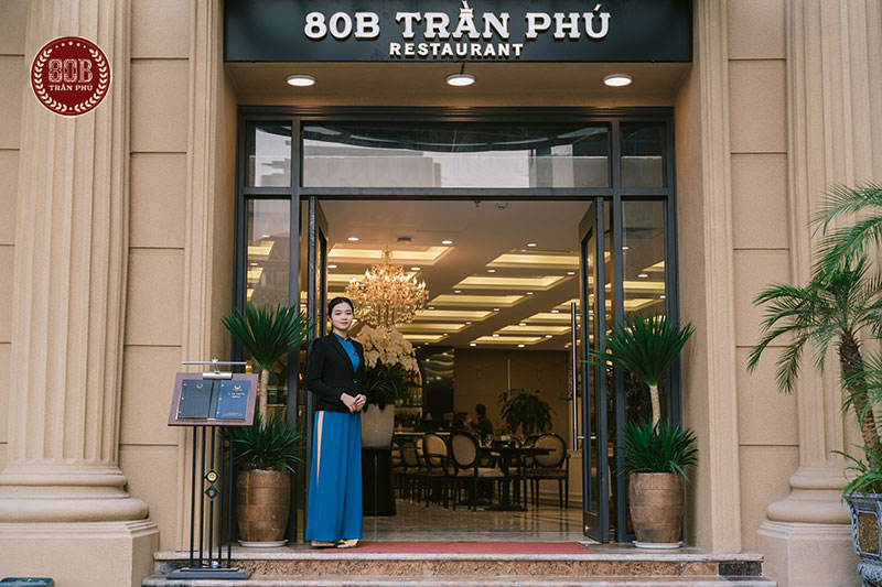 Phở bát đá trong không gian rooftop