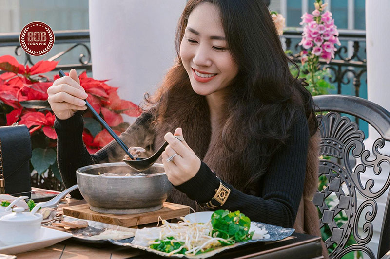 View tầm cao thưởng Phở bát đá 37 giữa lòng Hà Nội đầy chất thơ