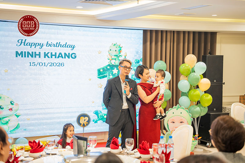 Tiệc sinh nhật bé ngập tràn quà tặng