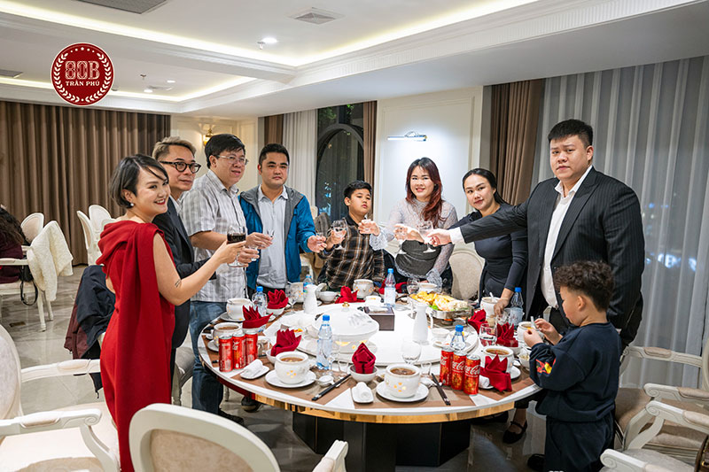 Tiệc sinh nhật bé ngập tràn quà tặng