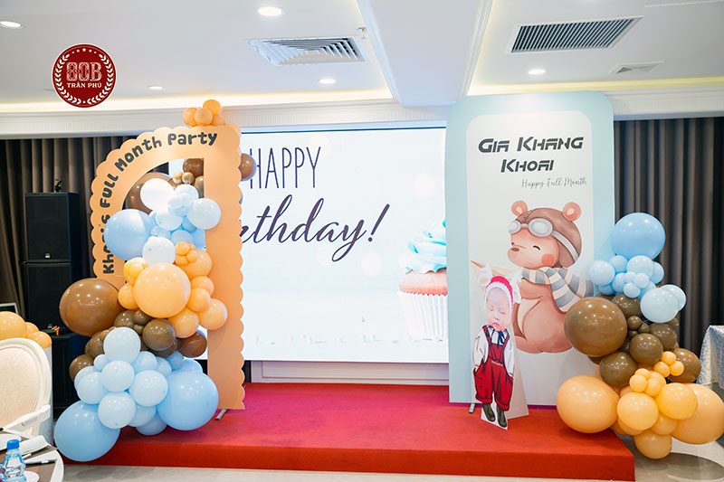 Tiệc sinh nhật bé ngập tràn quà tặng