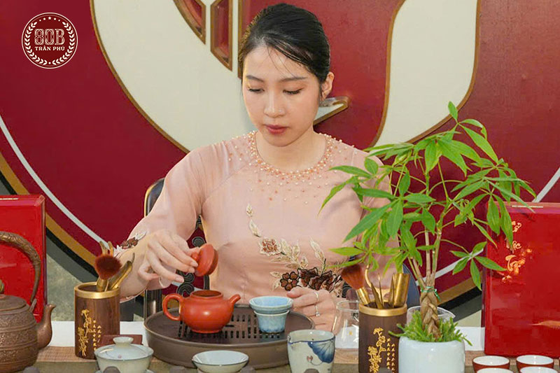Thu Hà Nội - Nồng nàn hương hoa sữa: Lắng đọng cùng tiệc trà trên tầng cao
